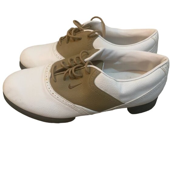 NIKE WOMEN'S GOLF SADDLE OXFORT SOFT SPIKES CLEATS TAN & WHITE‎ 7.5-NICE! - Picture 1 of 7